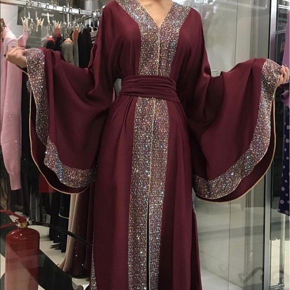 Made in dubai authentic rich material abaya - Picture 2 of 3